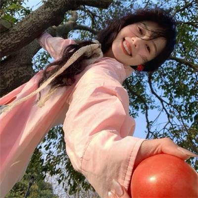 圣洁的艾曼妞